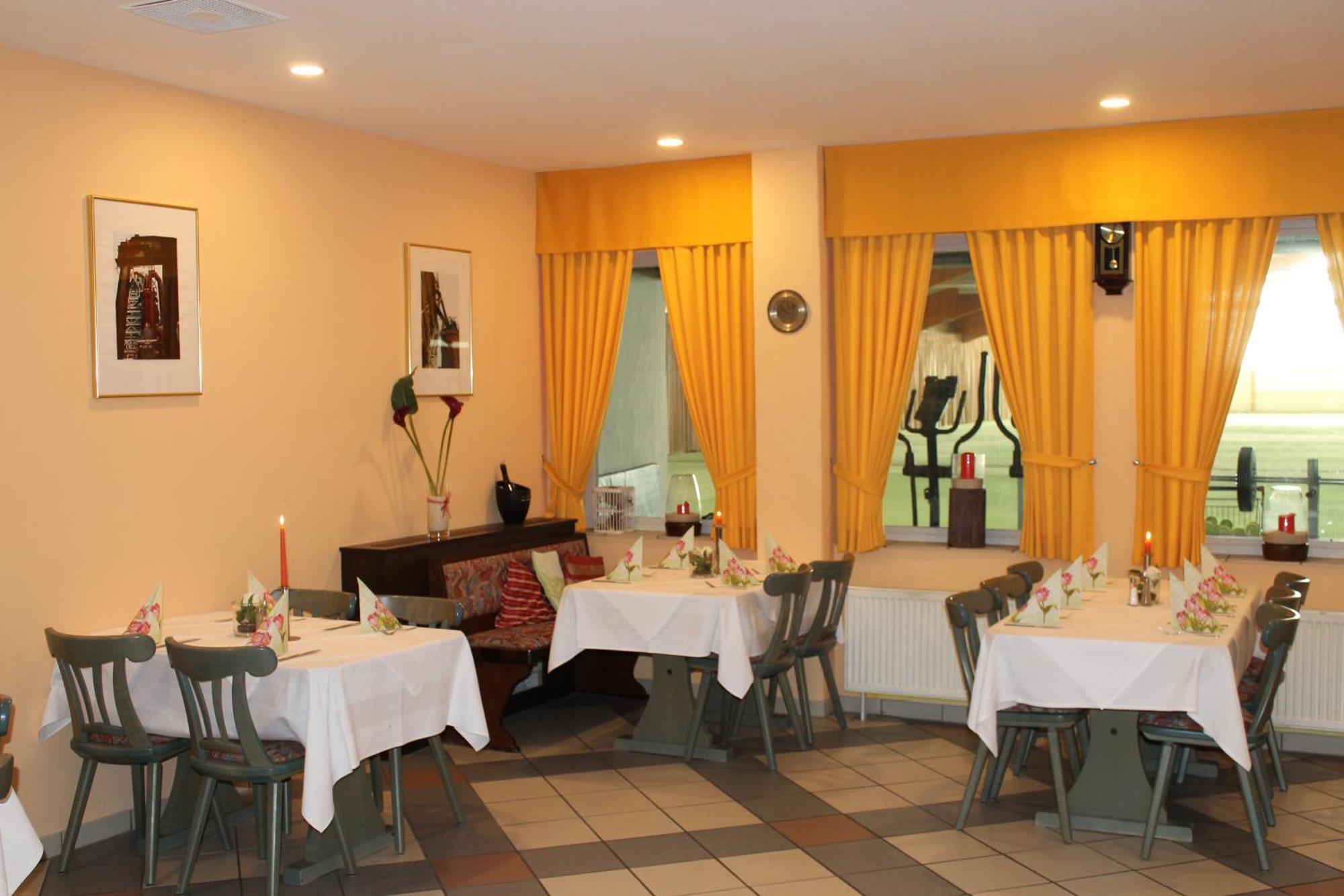 Toto'S Gasthaus Хаттинген Экстерьер фото